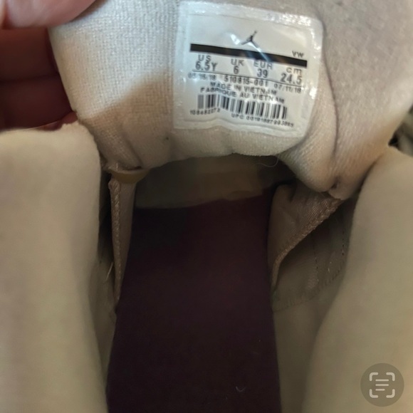 2018
Jordan Retro 12  GS 'Desert Sand - Picture 8 of 9